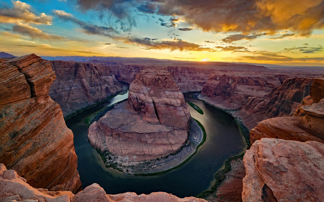 Horseshoe Bend curve in Colorado River